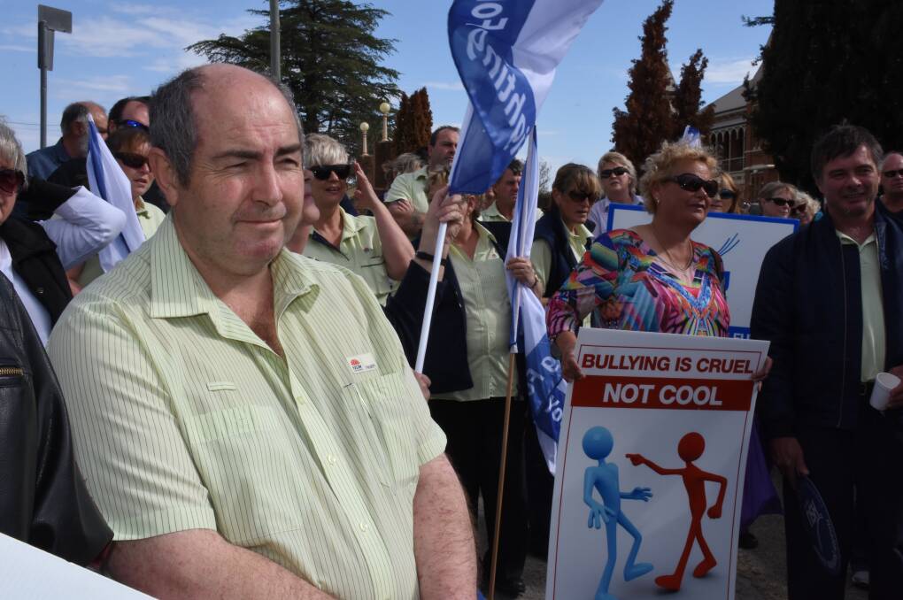 ON STRIKE: Health Services Union NSW members went on strike from Bathurst Hospital on Wednesday. Photo: NADINE MORTON 091317nmhsu15