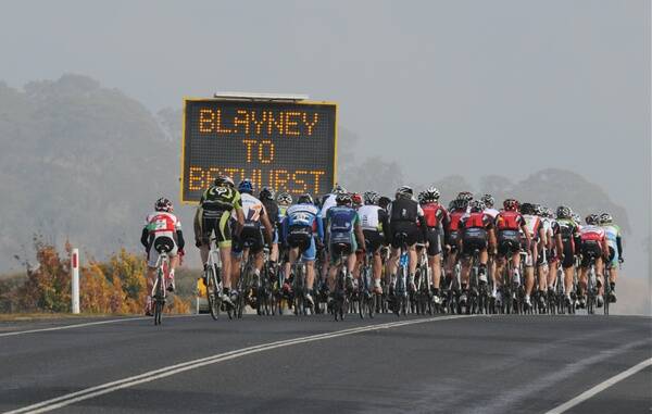 HEADING OUT: A bunch of Blayney to Bathurst Cyclo Sportif Challenge riders approach the outskirts of Blayney in foggy conditions yesterday morning. Photo: ZENIO LAPKA 042212zb2b2