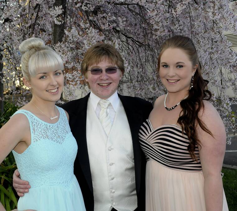 FAMILY: Siblings Samantha, Connor and Fern Munro were all style. 	092113cssc8