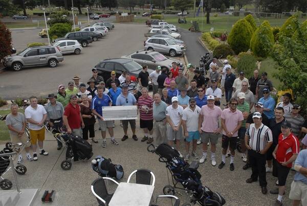 GIVING BACK: About 100 people attended the annual Bathurst Liquor Accord charity golf day on November 16, raising $16,000 for local causes. Photo: PHILL MURRAY 111611pgolf